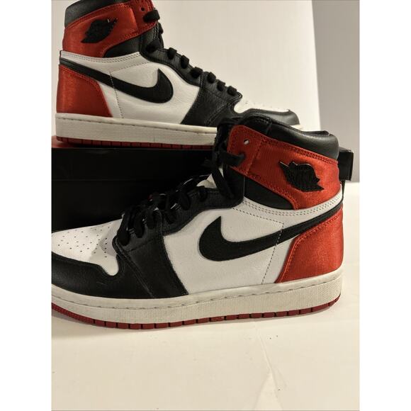 Air Jordan 1 Retro High OG Black Toe Size 9W 2016 Excellent Condition W OG BOX main image 10